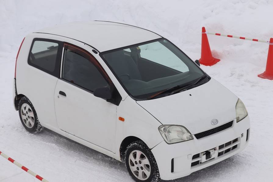 雪が積もった車

中程度の精度で自動的に生成された説明